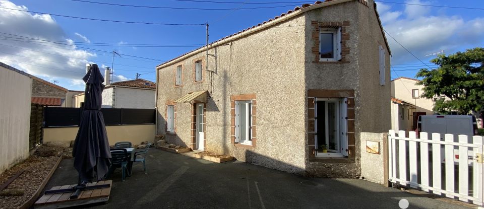 House 4 rooms of 100 m² in Les Herbiers (85500)