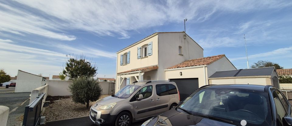 Maison traditionnelle 4 pièces de 86 m² à Montroy (17220)