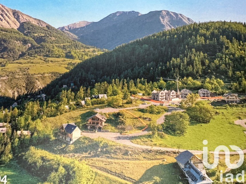 Land of 3,936 m² in Allos (04260)