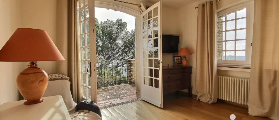 House 7 rooms of 220 m² in Toulon (83000)