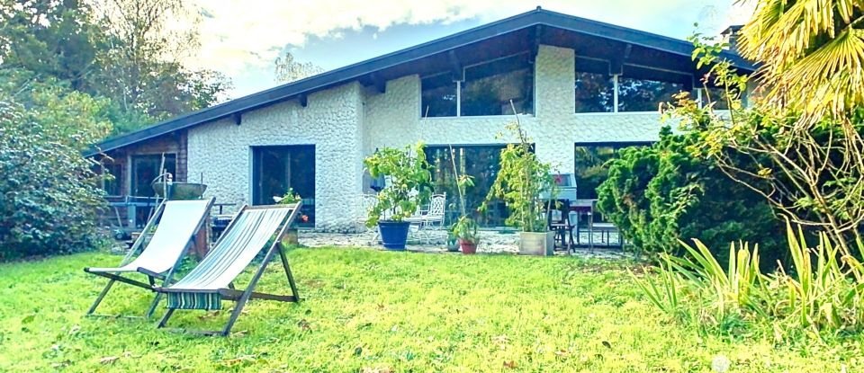 House 8 rooms of 240 m² in Sucé-sur-Erdre (44240)