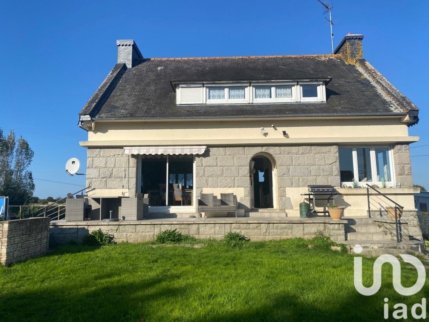 House 7 rooms of 120 m² in Bégard (22140)