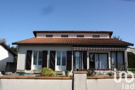 Maison traditionnelle 7 pièces de 151 m² à Sainte-Eulalie (33560)