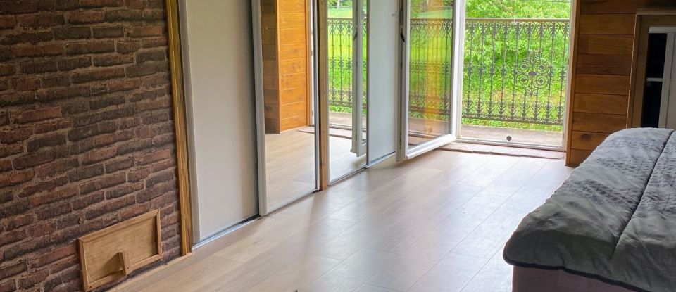 Maison 8 pièces de 166 m² à Laval-Roquecezière (12380)