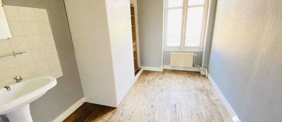 House 4 rooms of 108 m² in Nieuil-l'Espoir (86340)