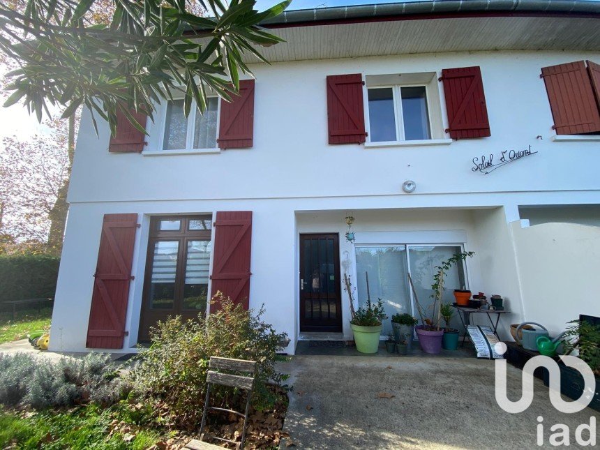 House 4 rooms of 101 m² in Peyrehorade (40300)