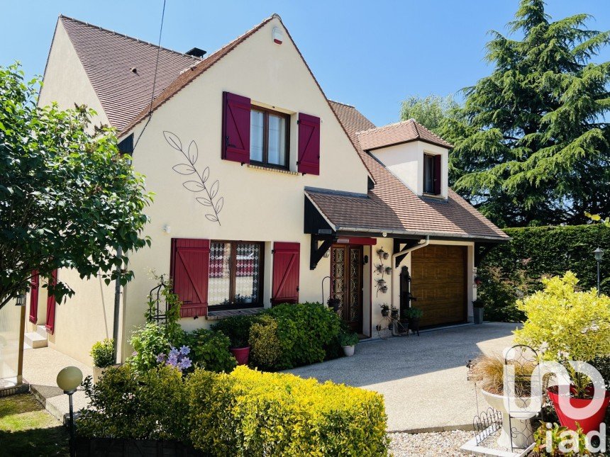 Traditional house 6 rooms of 164 m² in Villevaudé (77410)