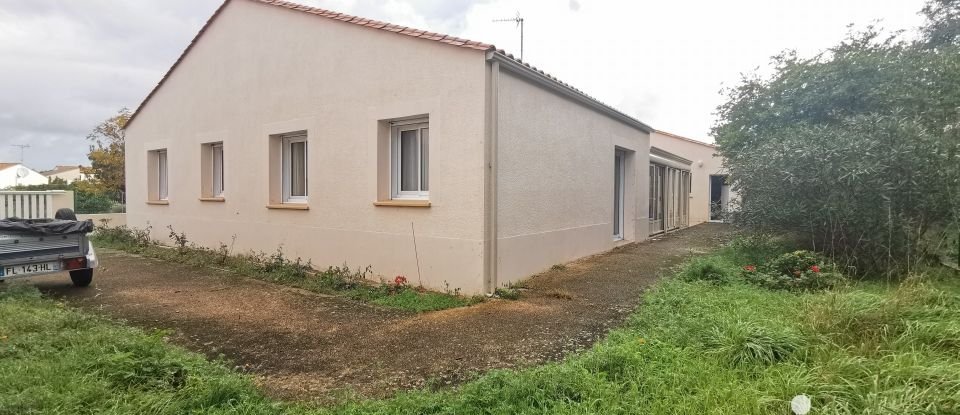 Maison traditionnelle 6 pièces de 141 m² à Jard-sur-Mer (85520)