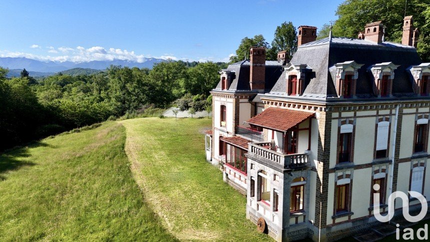 Château 18 pièces de 657 m² à Pau (64000)