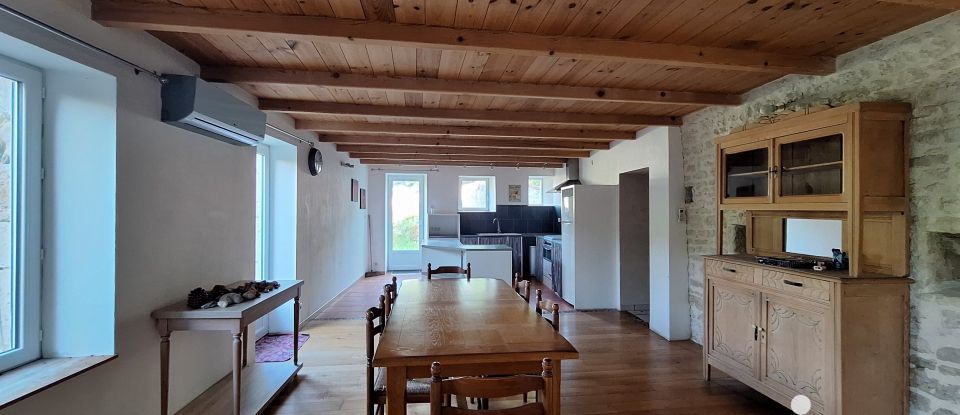 Maison de campagne 5 pièces de 148 m² à Chambon (17290)