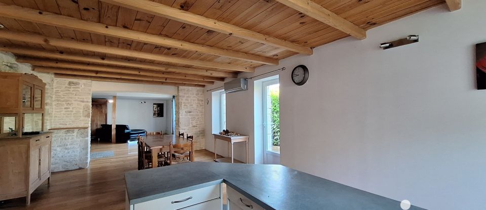 Maison de campagne 5 pièces de 148 m² à Chambon (17290)