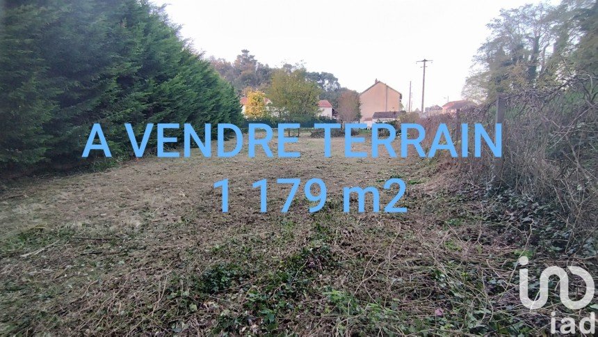 Land of 1,179 m² in Maisse (91720)