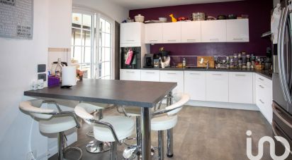 Maison 8 pièces de 280 m² à Léognan (33850)