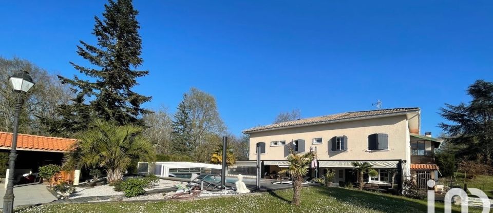 Maison 8 pièces de 280 m² à Léognan (33850)