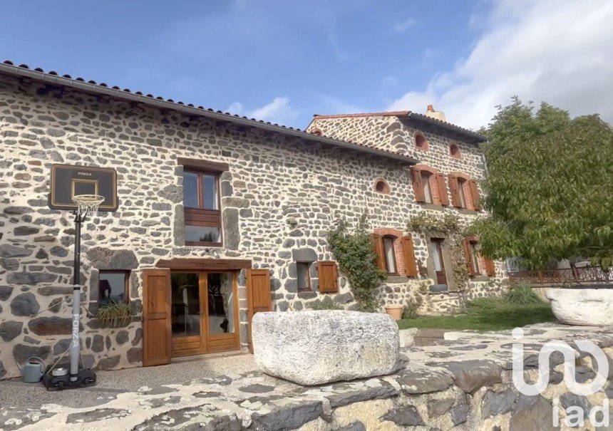 Traditional house 7 rooms of 212 m² in Saint-Vidal (43320)