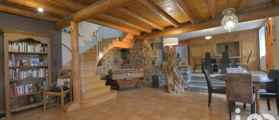 Traditional house 7 rooms of 212 m² in Saint-Vidal (43320)