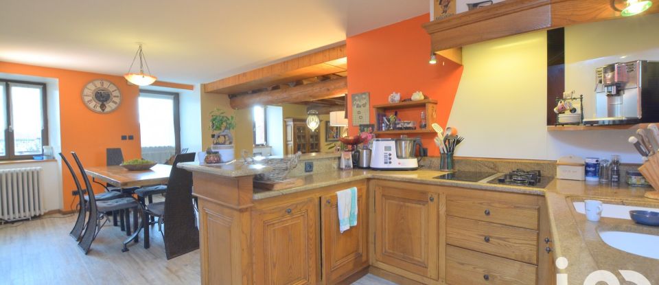 Traditional house 7 rooms of 212 m² in Saint-Vidal (43320)