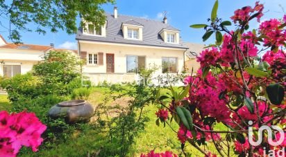 Traditional house 7 rooms of 175 m² in La Ville-du-Bois (91620)