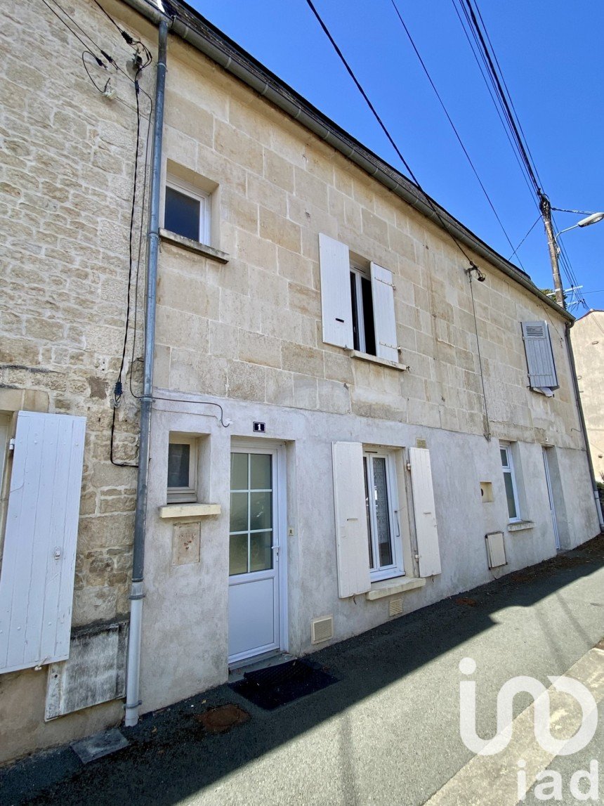 House 4 rooms of 85 m² in Fontenay-le-Comte (85200)