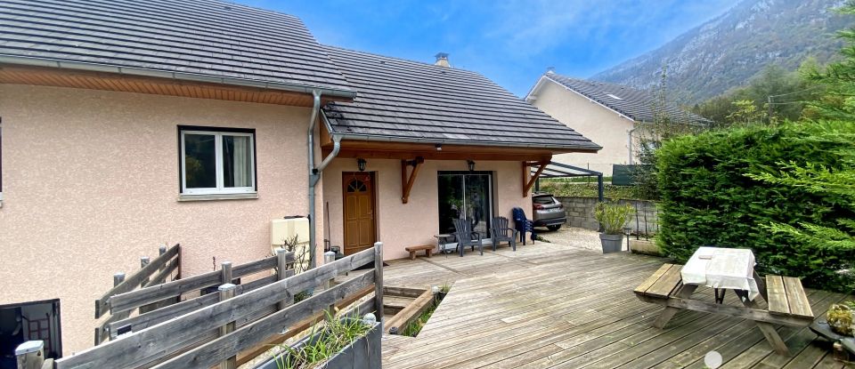 Maison 4 pièces de 95 m² à Lépin-le-Lac (73610)