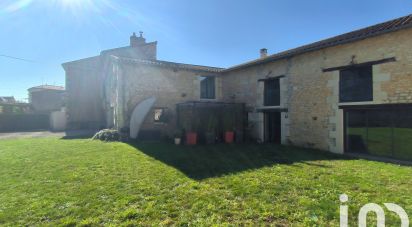 House 9 rooms of 326 m² in Mirebeau (86110)