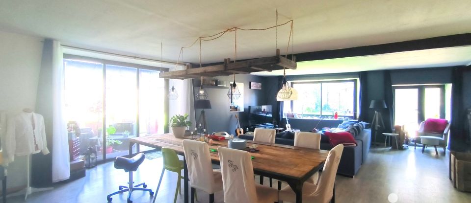 Maison 9 pièces de 326 m² à Mirebeau (86110)