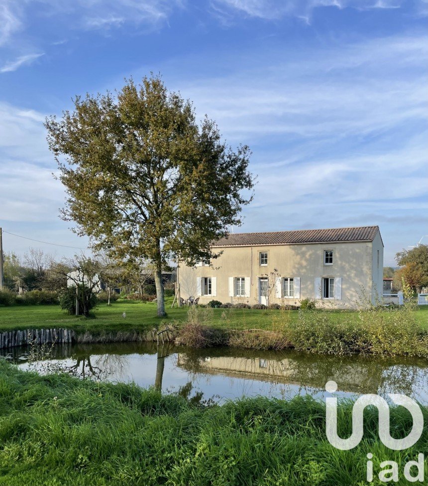 Maison de campagne 4 pièces de 117 m² à Saint-Laurs (79160)