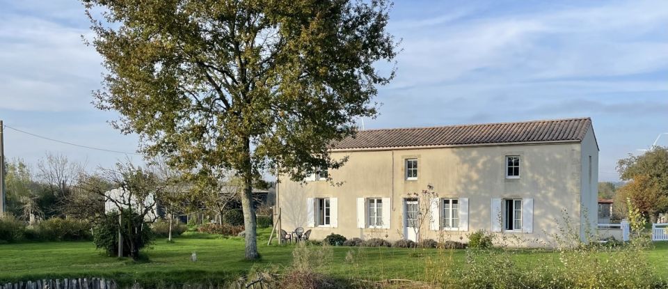 Maison de campagne 5 pièces de 117 m² à Saint-Laurs (79160)