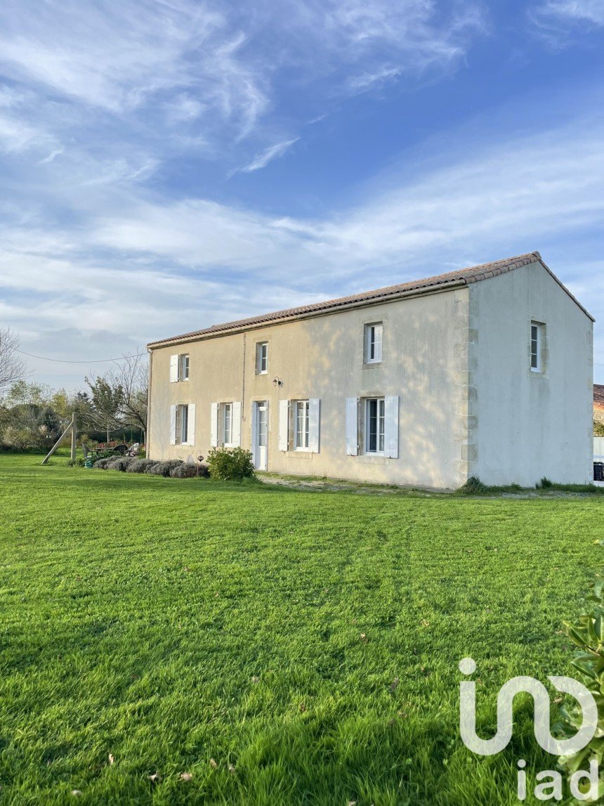 Country house 5 rooms of 117 m² in Saint-Laurs (79160)