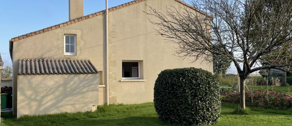 Maison de campagne 4 pièces de 117 m² à Saint-Laurs (79160)