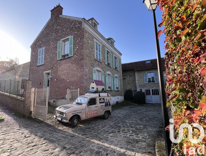 Village house 6 rooms of 158 m² in Saint-Sulpice-de-Favières (91910)