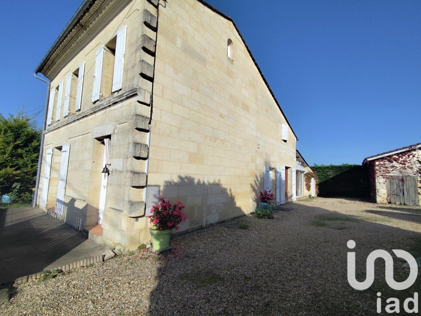 House 6 rooms of 195 m² in Lussac (33570)