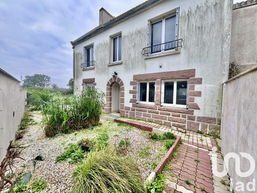 House 10 rooms of 155 m² in Cléder (29233)