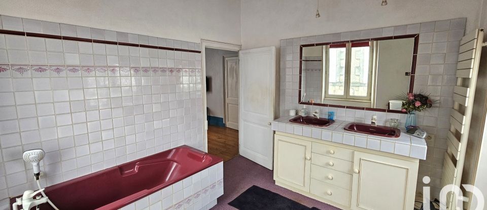 Maison 6 pièces de 183 m² à Jarnac (16200)