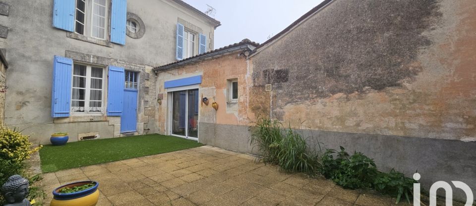 Maison 6 pièces de 183 m² à Jarnac (16200)