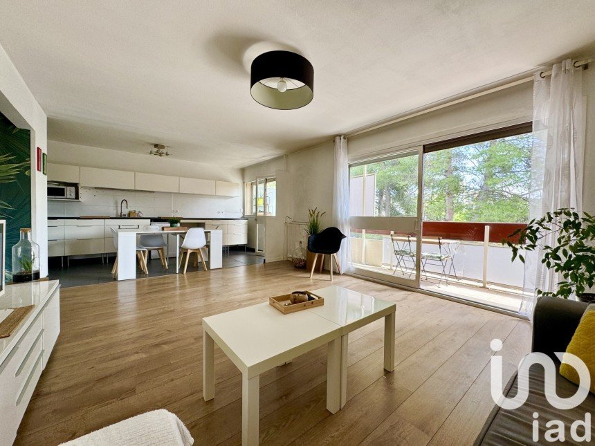 Apartment 4 rooms of 84 m² in Aix-en-Provence (13100)