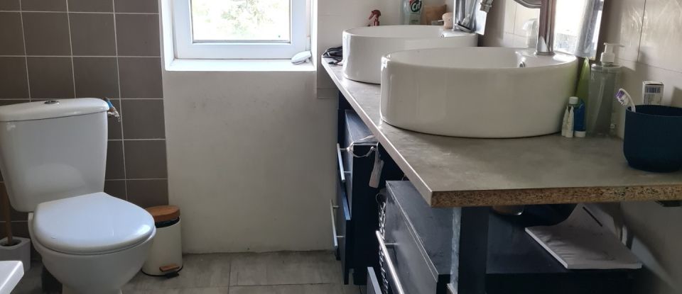 Maison 9 pièces de 370 m² à Savasse (26740)