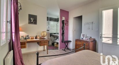 House 8 rooms of 206 m² in Aurel (84390)