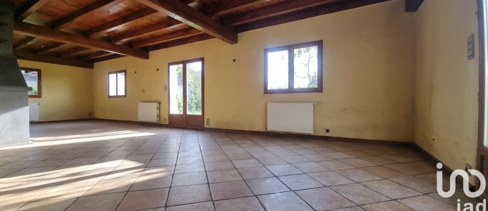 Farm 9 rooms of 270 m² in Saint-Martin-le-Châtel (01310)