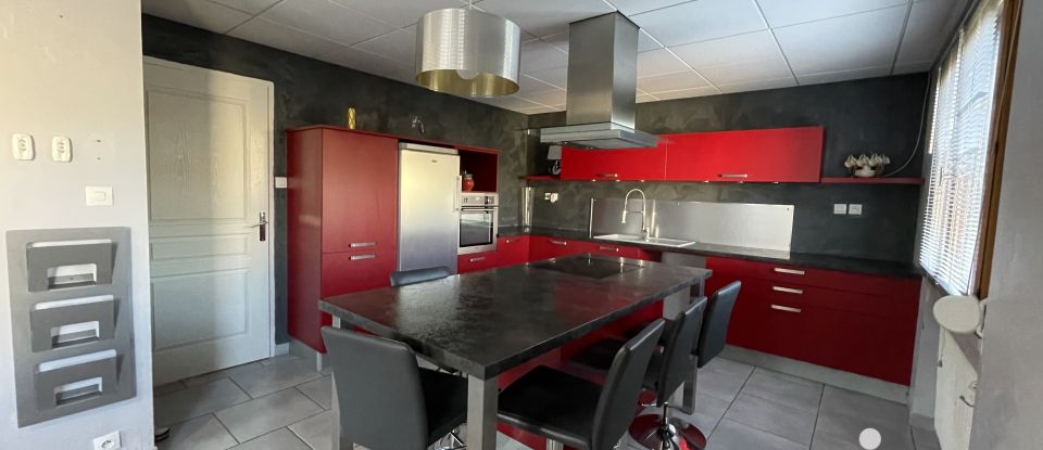 Maison 5 pièces de 187 m² à Fraisses (42490)