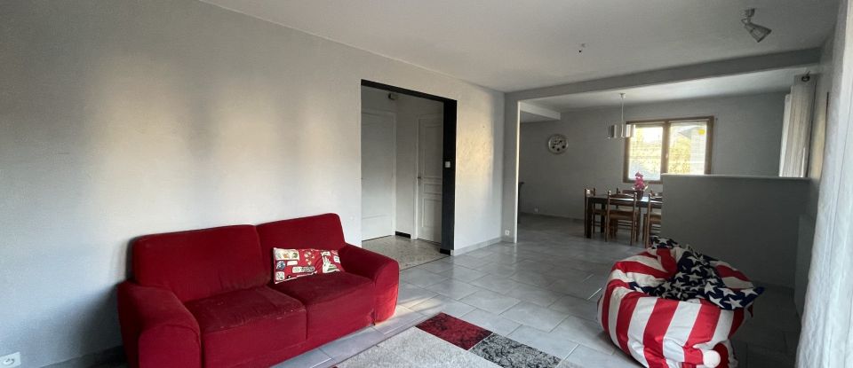 Maison 5 pièces de 187 m² à Fraisses (42490)