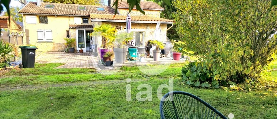 Village house 5 rooms of 126 m² in Tournay (65190)