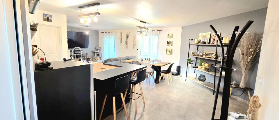 Maison 4 pièces de 102 m² à Faverges-de-la-Tour (38110)