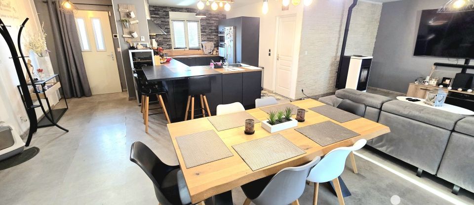 Maison 4 pièces de 102 m² à Faverges-de-la-Tour (38110)