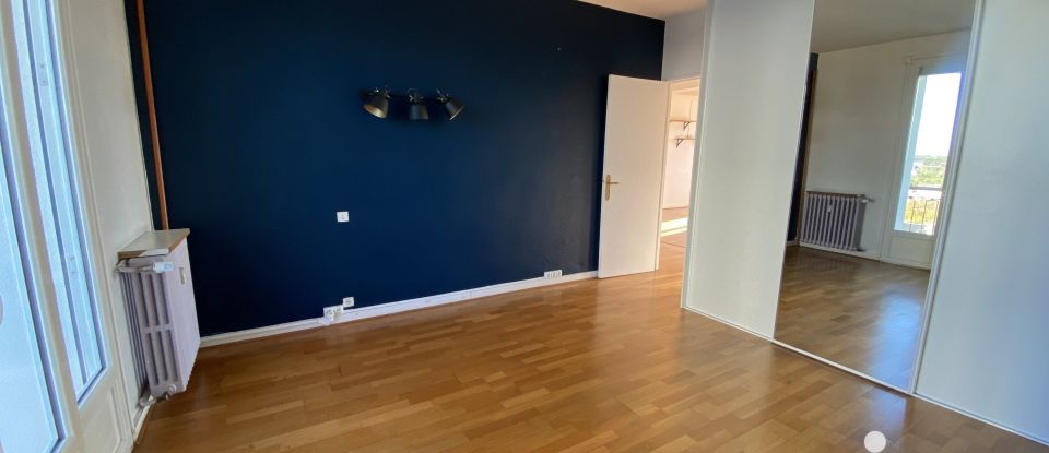 Apartment 3 rooms of 98 m² in Poitiers (86000)