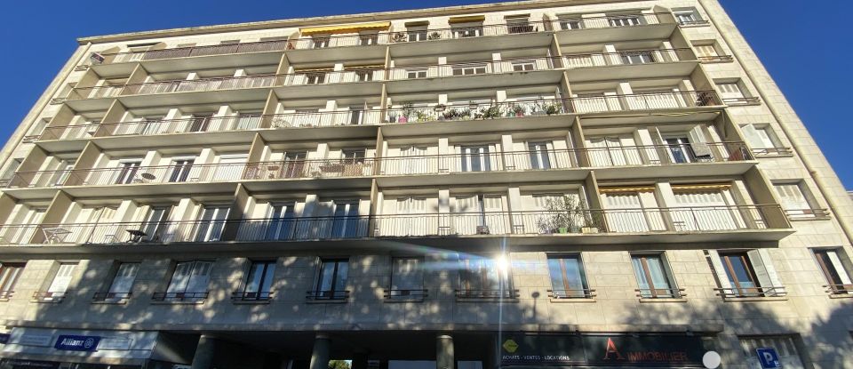 Apartment 3 rooms of 98 m² in Poitiers (86000)