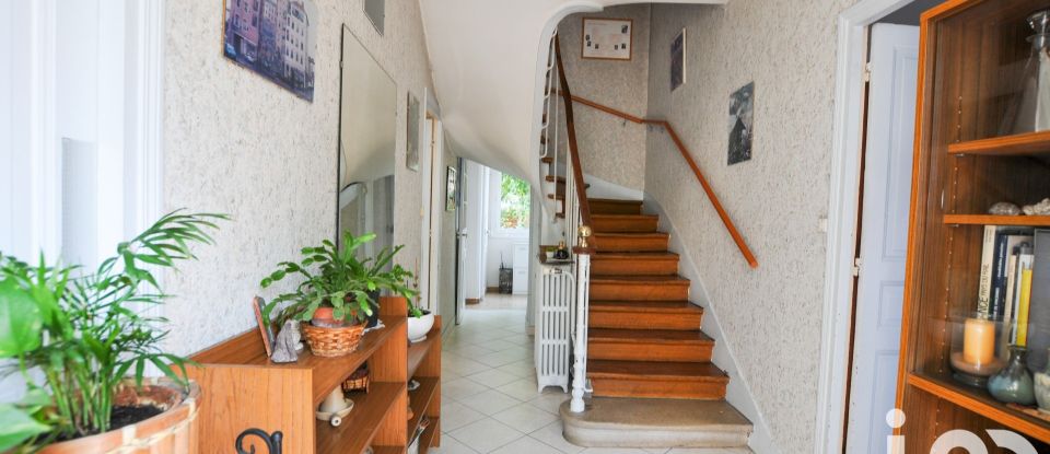 House 5 rooms of 104 m² in Saint-Maur-des-Fossés (94100)