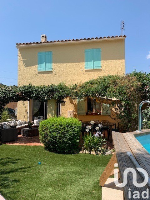 House 5 rooms of 87 m² in Hyères (83400)