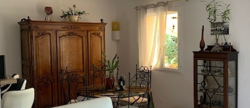 House 5 rooms of 87 m² in Hyères (83400)