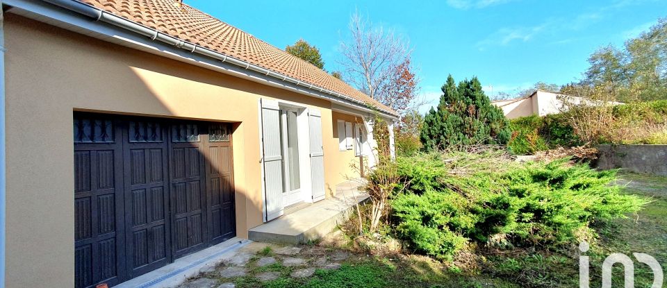 House 4 rooms of 89 m² in La Roche-Noire (63800)